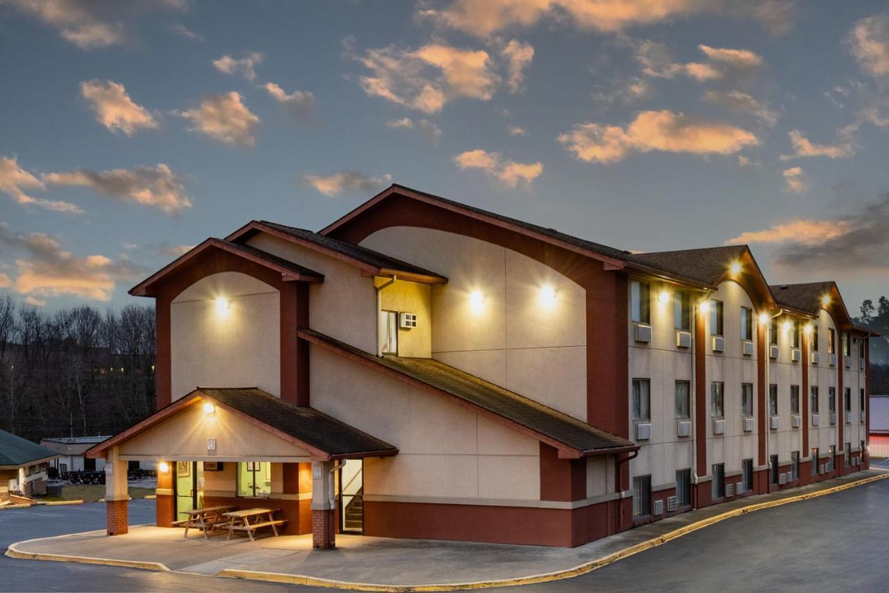Super 8 By Wyndham Waynesburg Hotell Exteriör bild