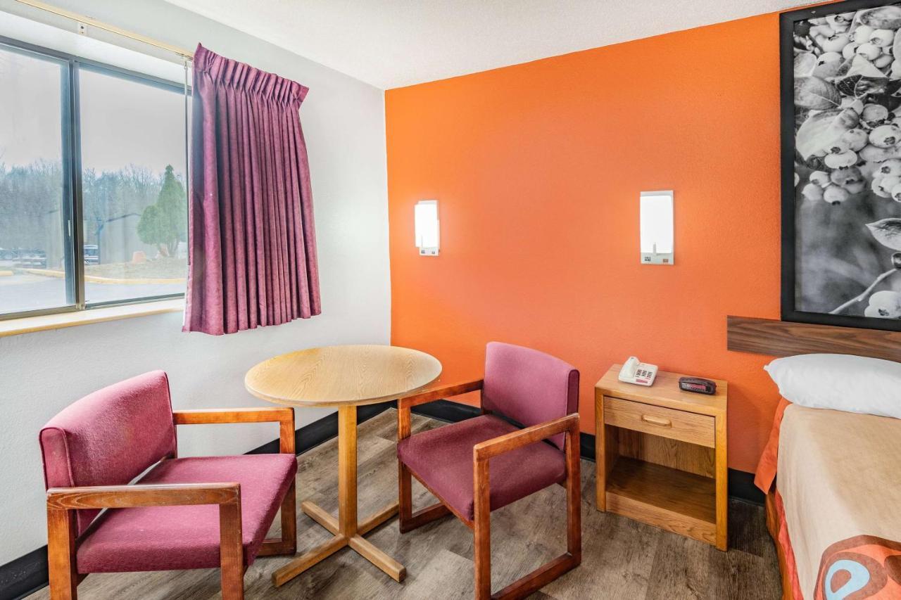 Super 8 By Wyndham Waynesburg Hotell Exteriör bild