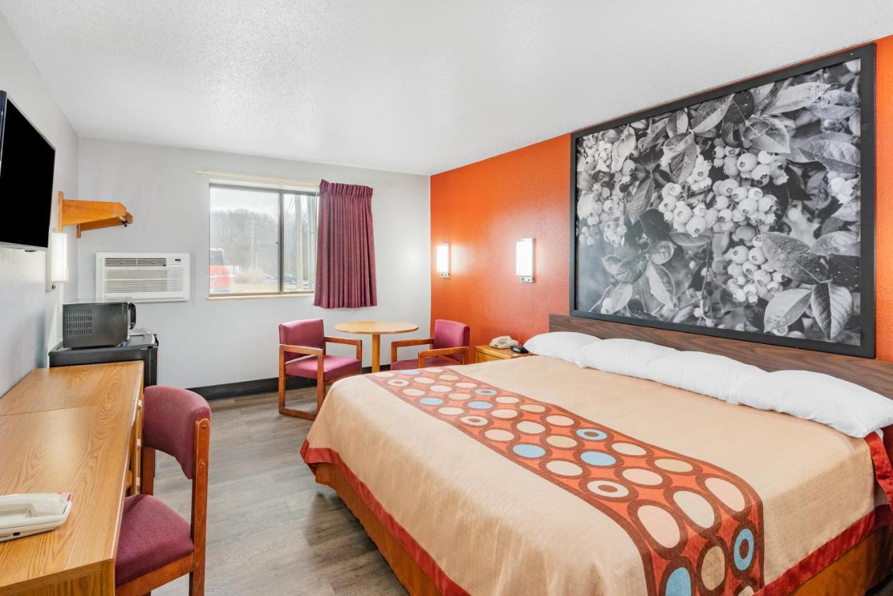 Super 8 By Wyndham Waynesburg Hotell Exteriör bild
