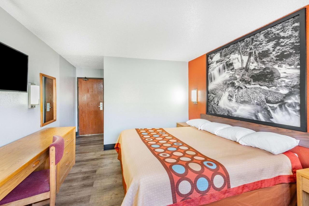 Super 8 By Wyndham Waynesburg Hotell Exteriör bild