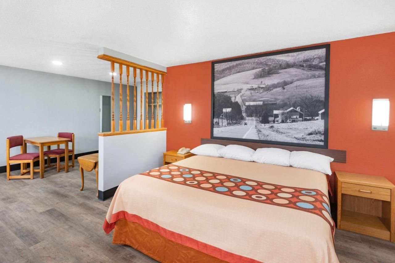 Super 8 By Wyndham Waynesburg Hotell Exteriör bild